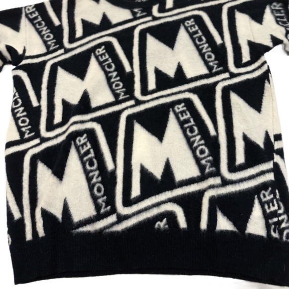 Moncler Sweater is a fine cashmere , lightweight. - Picture 1 of 5